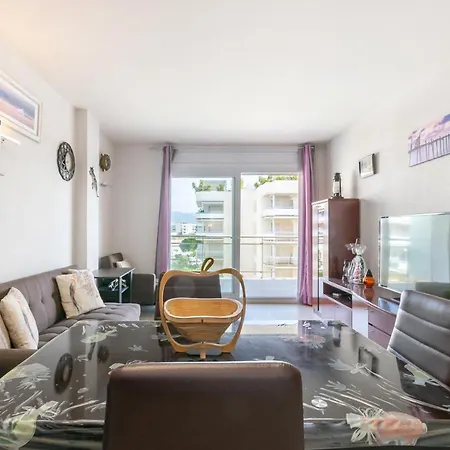 Apartamento Con Terraza Y Vista Piscina Apartment *