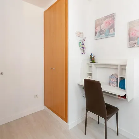 Apartamento Con Terraza Y Vista Piscina Apartment *